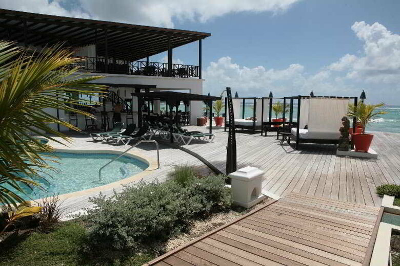 Silver Point Villa Hotel