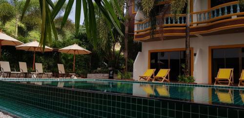 Buasri Phuket Hotel