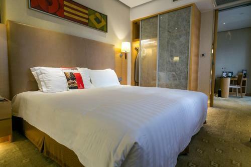 Regal Jinfeng Hotel