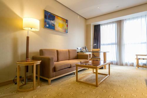 Regal Jinfeng Hotel