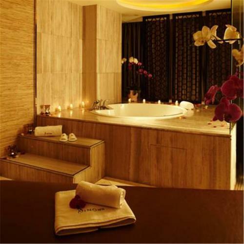 Regal Jinfeng Hotel