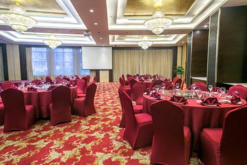 Regal Jinfeng Hotel