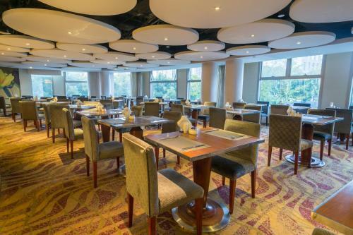 Regal Jinfeng Hotel