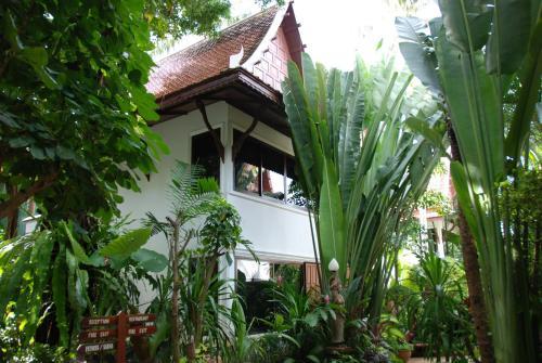 Hotel White House Beach Resort And Spa