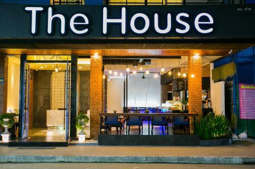 Hostal The House Patong