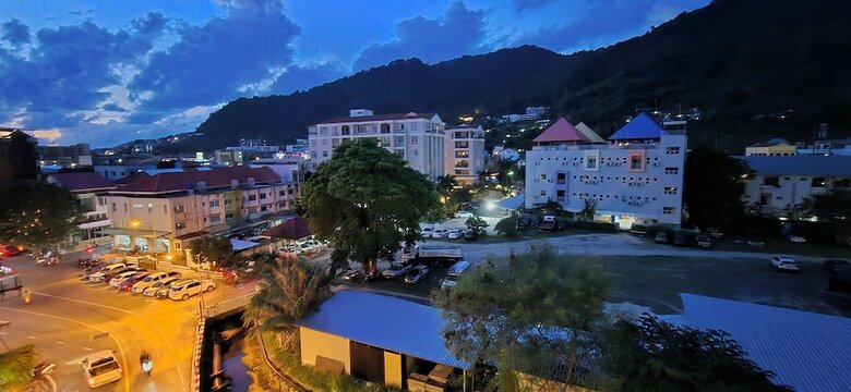 Hotel The Journey Patong