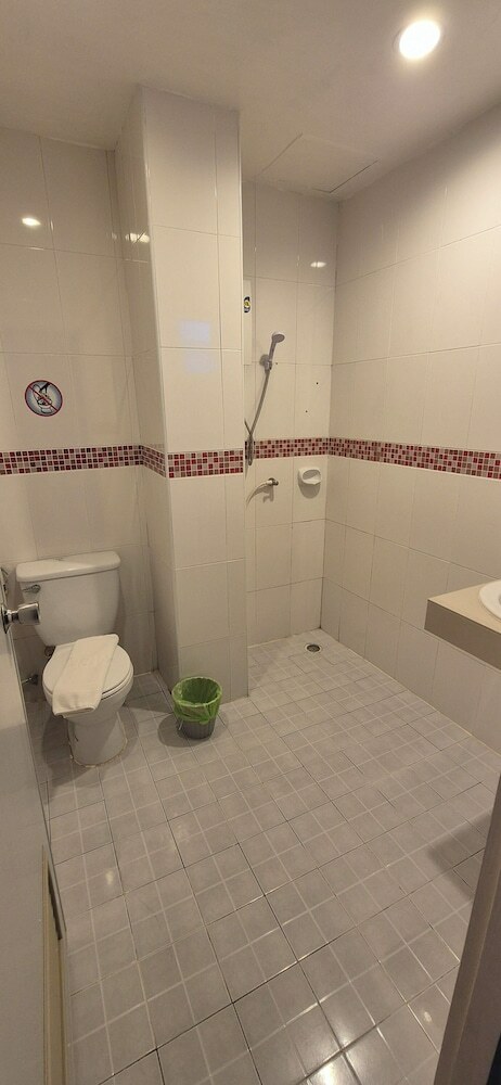 Hotel The Journey Patong