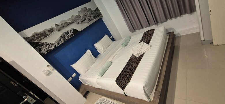 Hotel The Journey Patong