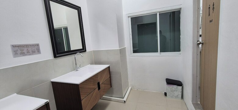 Hotel The Journey Patong