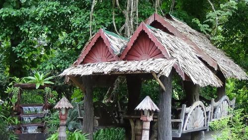 Hotel Tree Tops River Huts