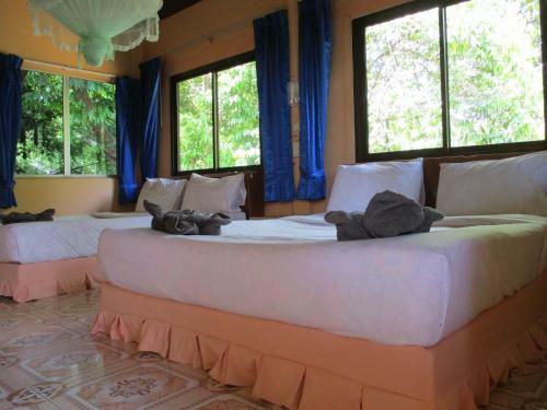 Hostal Khaosok Island Resort