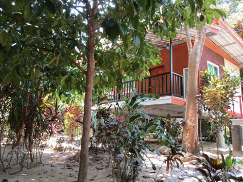 Hostal Khaosok Island Resort