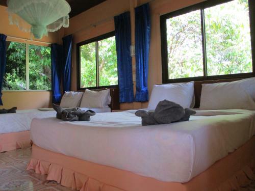 Hostal Khaosok Island Resort