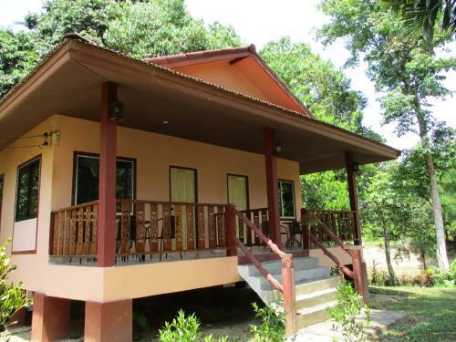 Hostal Khaosok Island Resort
