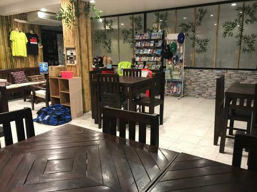 Hostal Som Guesthouse