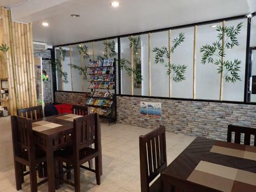Hostal Som Guesthouse