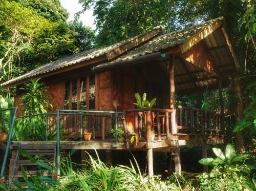 Lodge Khaosok Riverside Cottages