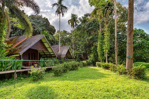 Lodge Khaosok Riverside Cottages