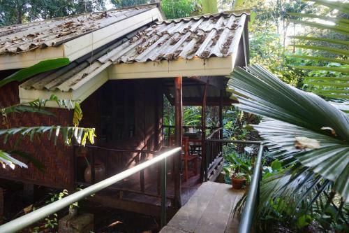 Lodge Khaosok Riverside Cottages