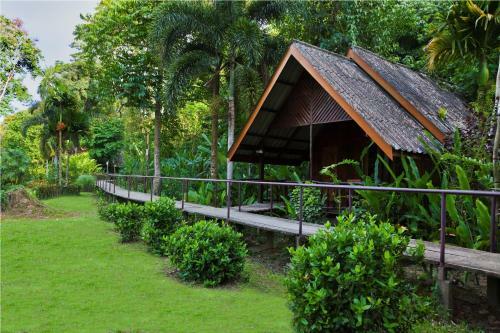 Lodge Khaosok Riverside Cottages