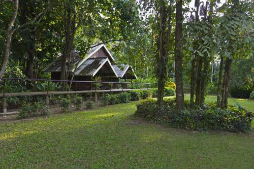 Lodge Khaosok Riverside Cottages