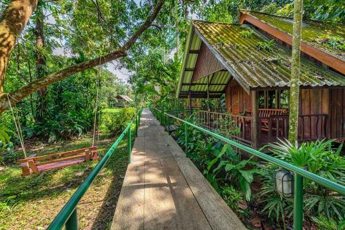 Lodge Khaosok Riverside Cottages