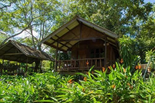Lodge Khaosok Riverside Cottages