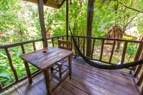 Lodge Khaosok Riverside Cottages