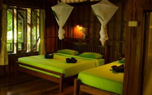 Lodge Khaosok Riverside Cottages