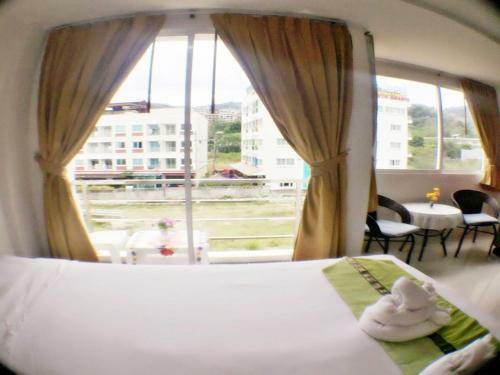 Hostal Swiss House