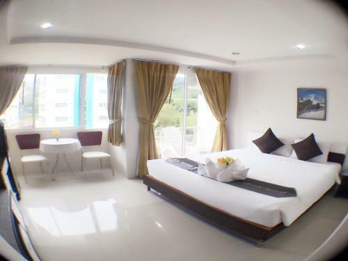 Hostal Swiss House
