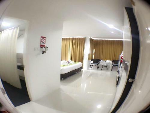 Hostal Swiss House