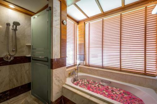 Hotel Thavorn Beach Village Resort & Spa Phuket