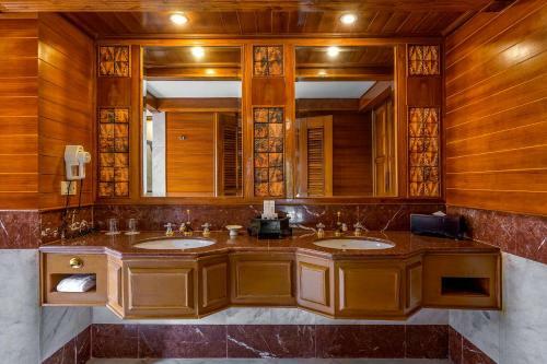 Hotel Thavorn Beach Village Resort & Spa Phuket