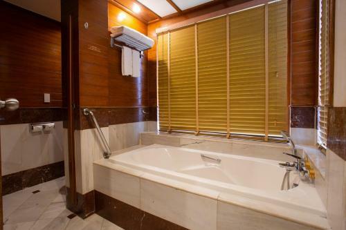 Hotel Thavorn Beach Village Resort & Spa Phuket