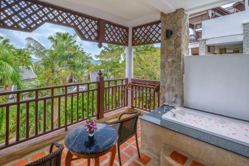 Hotel Thavorn Beach Village Resort & Spa Phuket