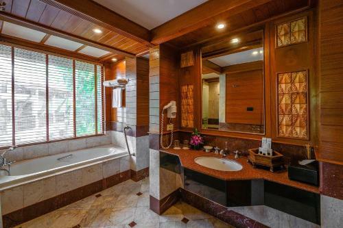 Hotel Thavorn Beach Village Resort & Spa Phuket