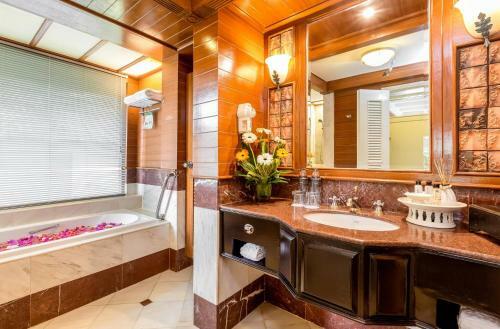 Hotel Thavorn Beach Village Resort & Spa Phuket