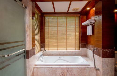 Hotel Thavorn Beach Village Resort & Spa Phuket