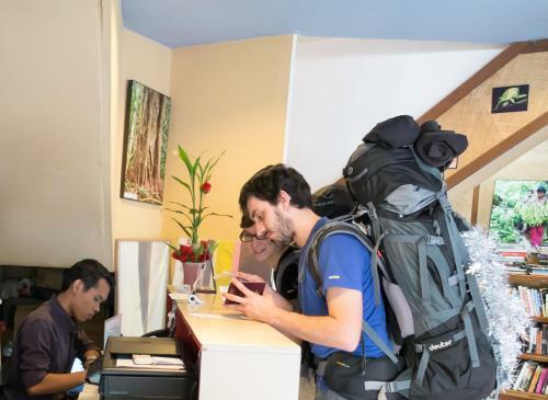 Hostal Rainforest Guest House