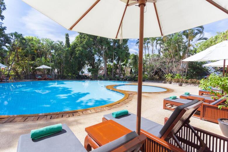 Hotel Kamala Beach Estate