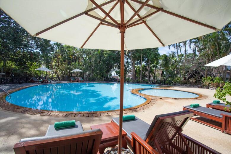 Hotel Kamala Beach Estate