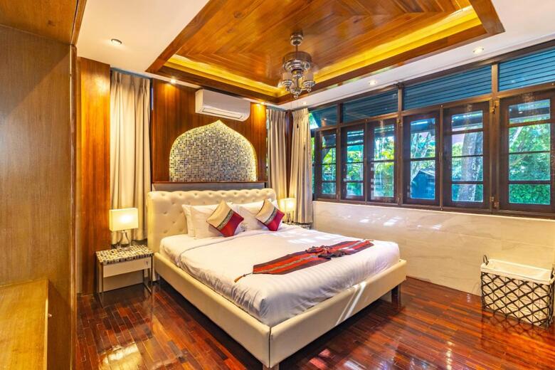Hotel Kamala Beach Estate