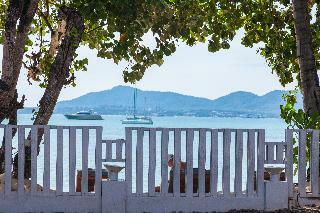 Hotel By The Sea