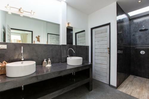 Eden Beach Villas