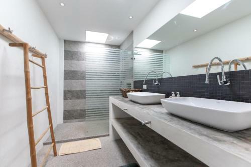 Eden Beach Villas