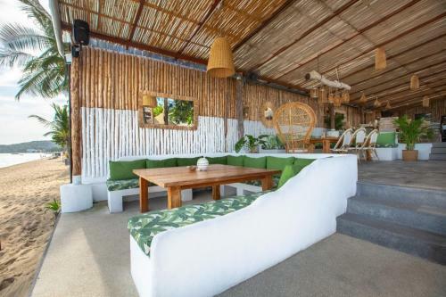 Eden Beach Villas