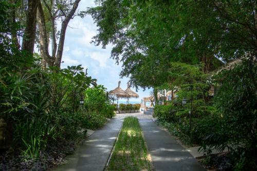 Eden Beach Villas