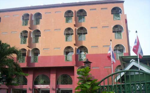 Aparthotel Baankhunmae Apartment