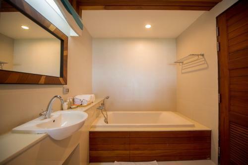 Hotel Tup Kaek Sunset Beach Resort-sha Plus